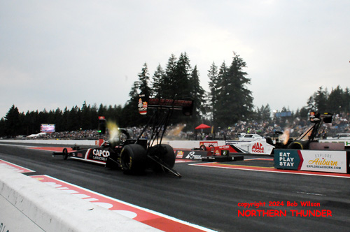 Billy Torrence (near lane) vs Doug Kalitta (far lane)